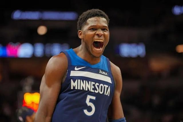 欧冠射手榜揭晓：哈兰德的惊人表现与C罗的孤独身影